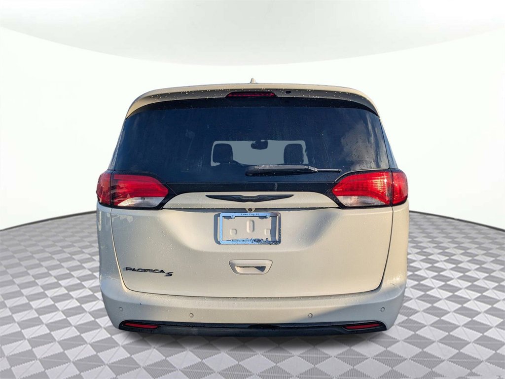 Used 2020 Chrysler Pacifica Touring-L Plus image 4