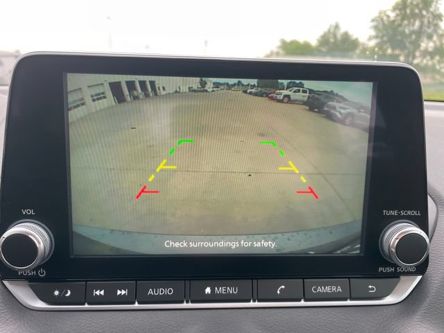 Used 2025 Nissan Sentra SV FWD image 14