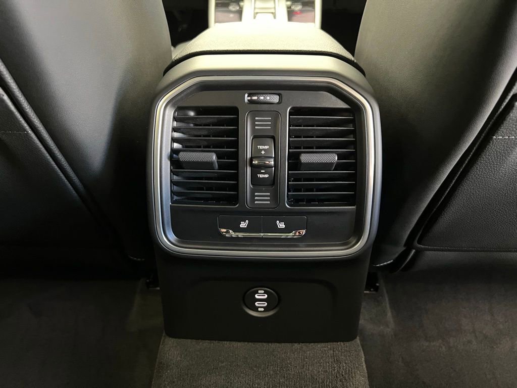 New 2026 Porsche Macan image 17