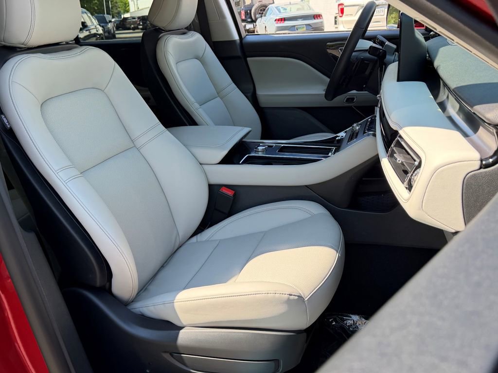 New 2026 Lincoln Aviator AWD image 5