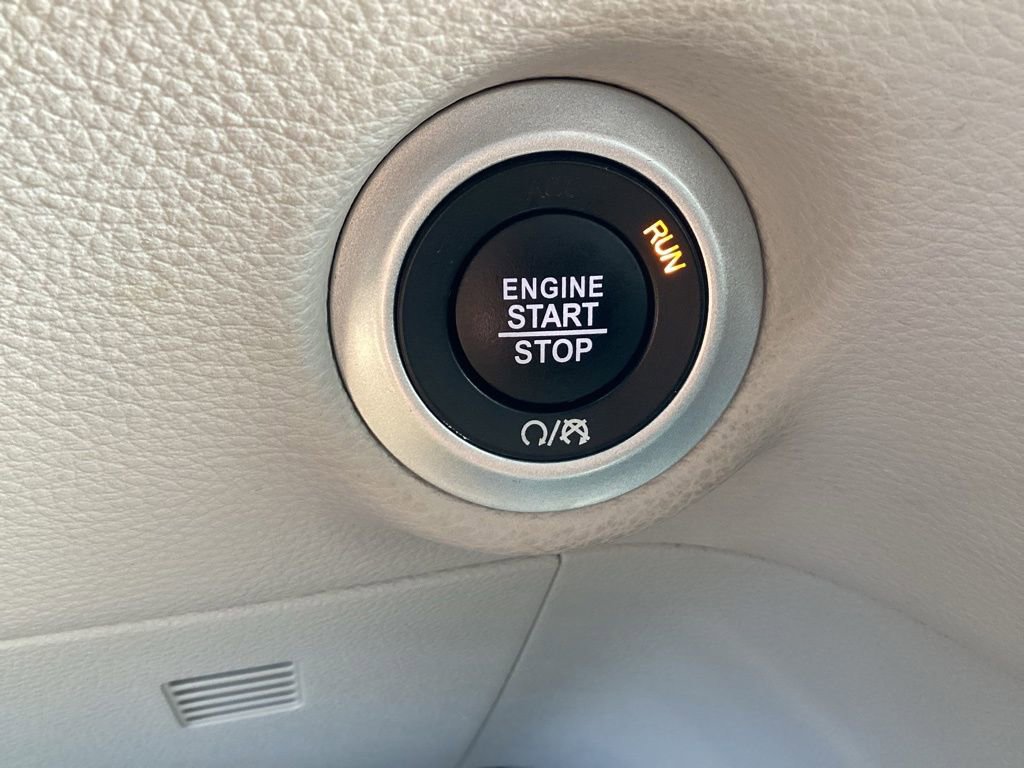 Used 2024 Chrysler Pacifica Select image 30