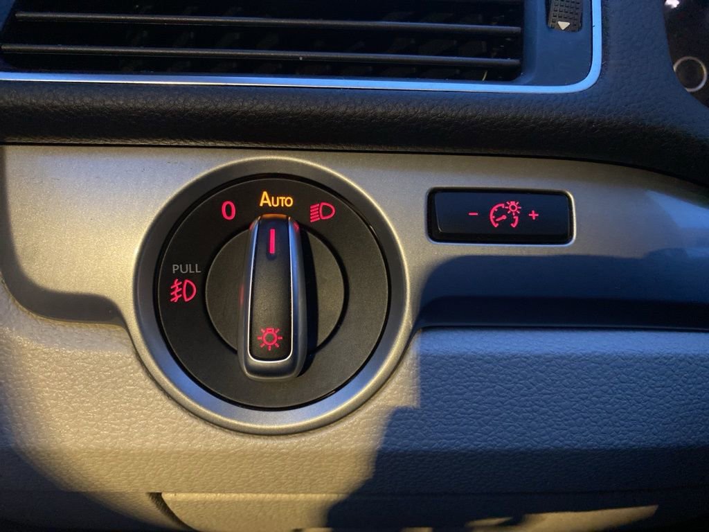 Used 2015 Volkswagen Passat 1.8T Limited Edition image 19