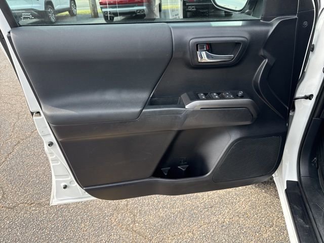 Used 2021 Toyota Tacoma TRD Off-Road AWD/4WD image 10