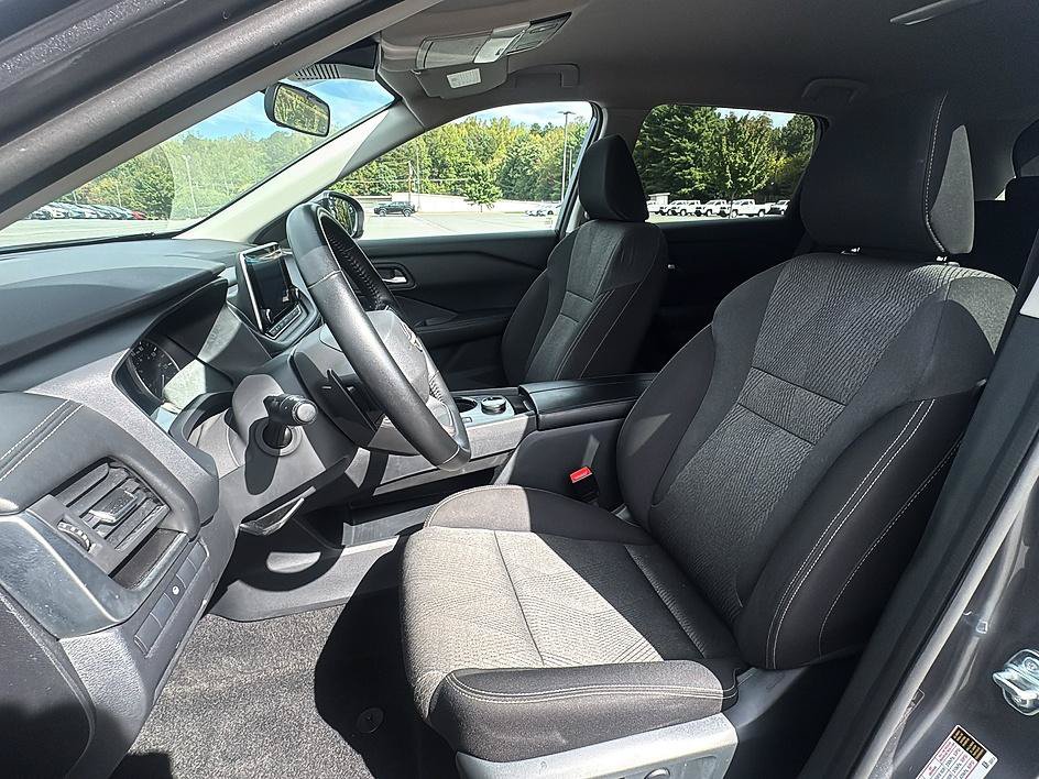 Certified 2025 Nissan Rogue SV AWD/4WD image 14