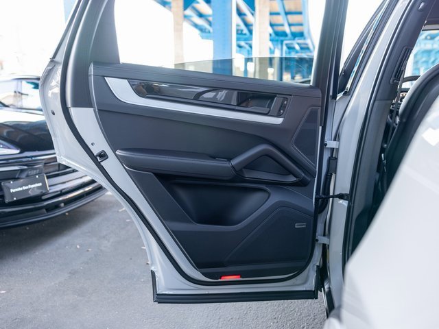 New 2026 Porsche Cayenne S image 40