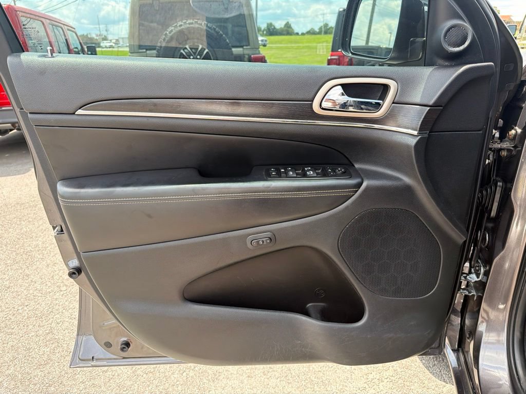 Used 2014 Jeep Grand Cherokee Overland AWD/4WD image 26