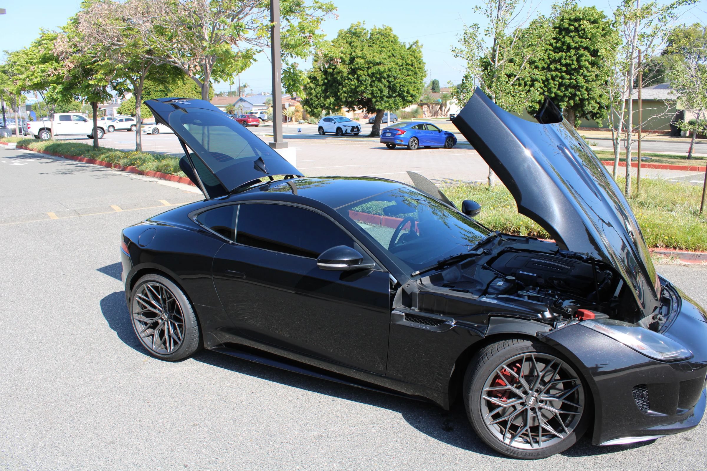Used 2015 Jaguar F-TYPE R RWD image 6