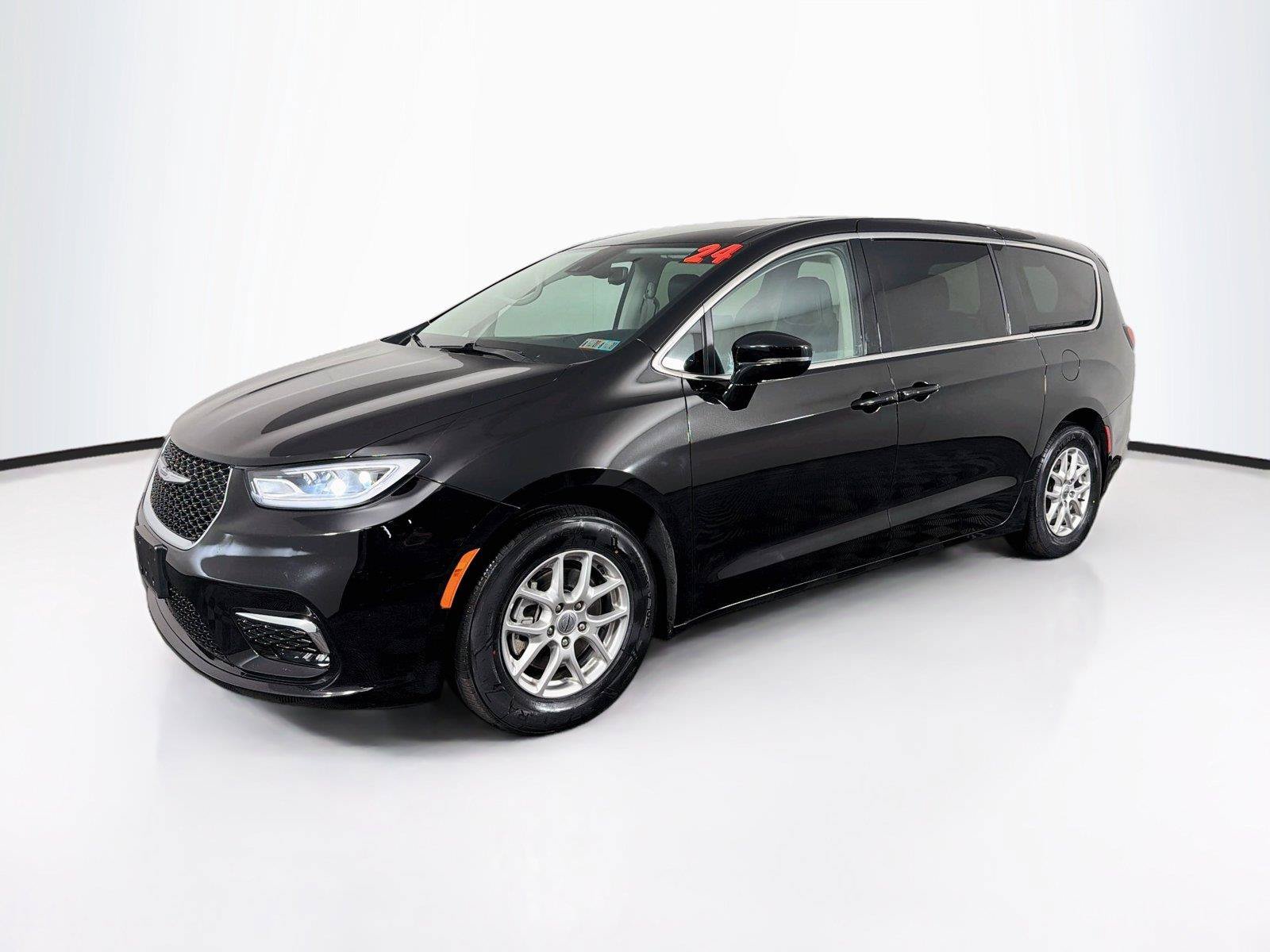 Used 2024 Chrysler Pacifica Touring-L FWD image 7