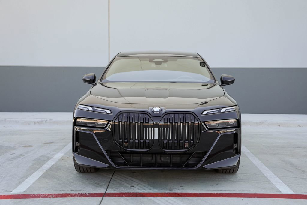 Used 2024 BMW 740i image 3