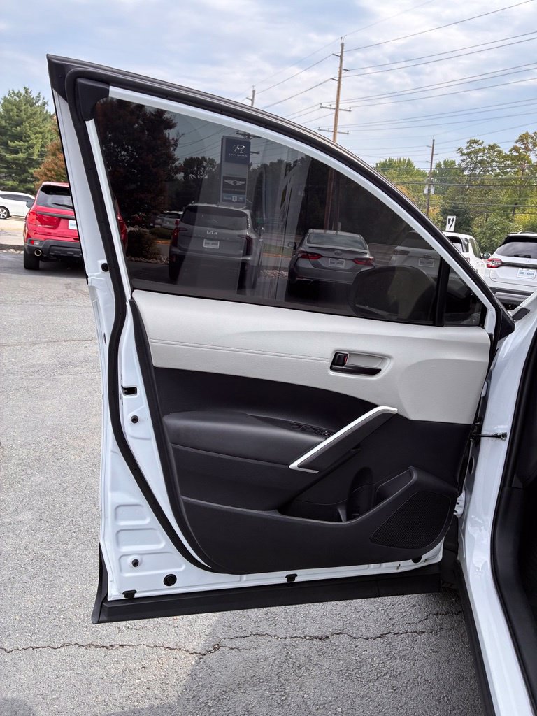 Used 2025 Toyota Corolla Cross L FWD image 29