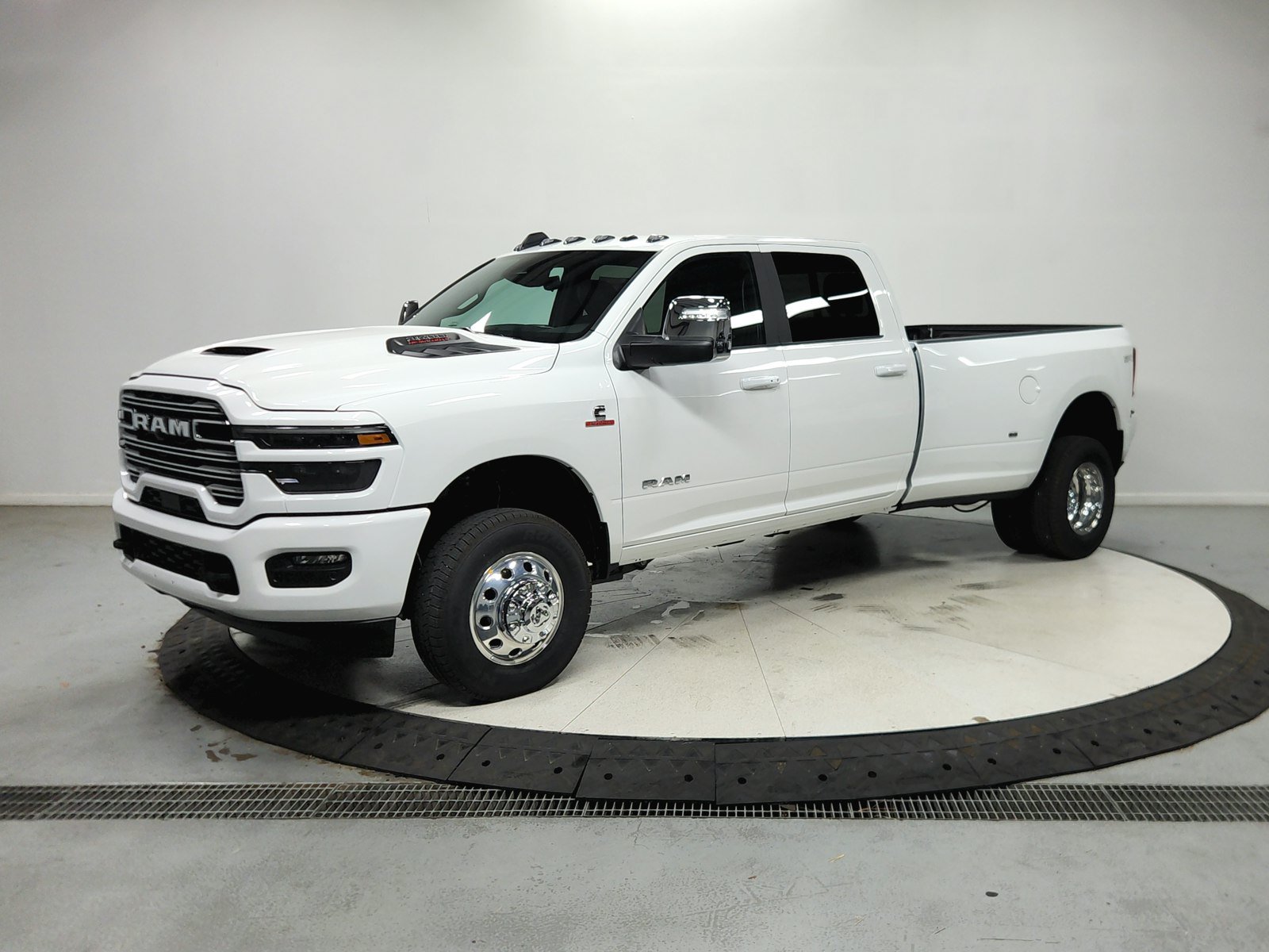 New 2026 RAM 3500 Laramie w/ Sport Appearance Package AWD/4WD image 4