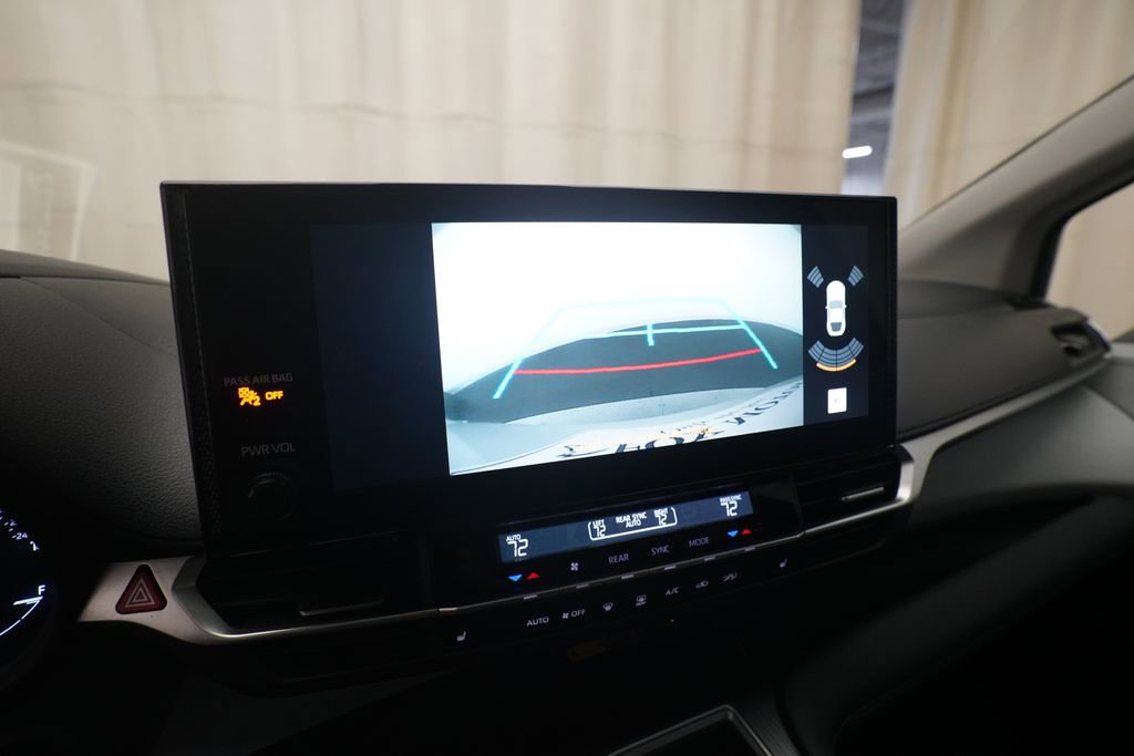 Used 2025 Toyota Sienna XLE FWD image 21