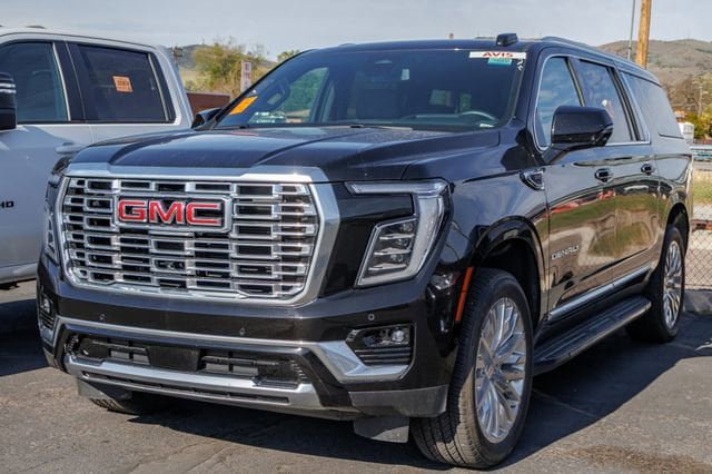 Used 2025 GMC Yukon XL Denali AWD/4WD image 4