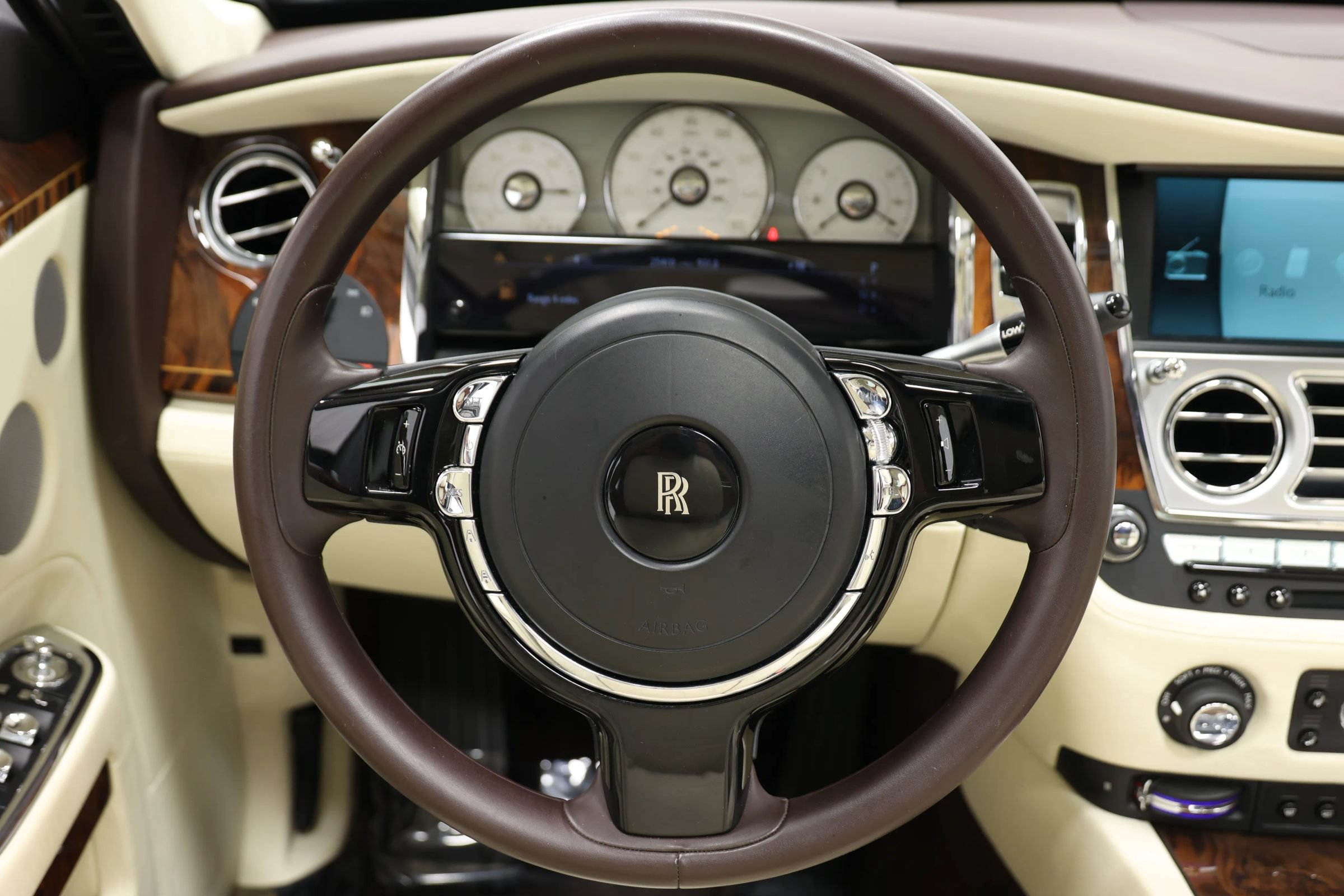 Used 2016 Rolls-Royce Ghost RWD image 26