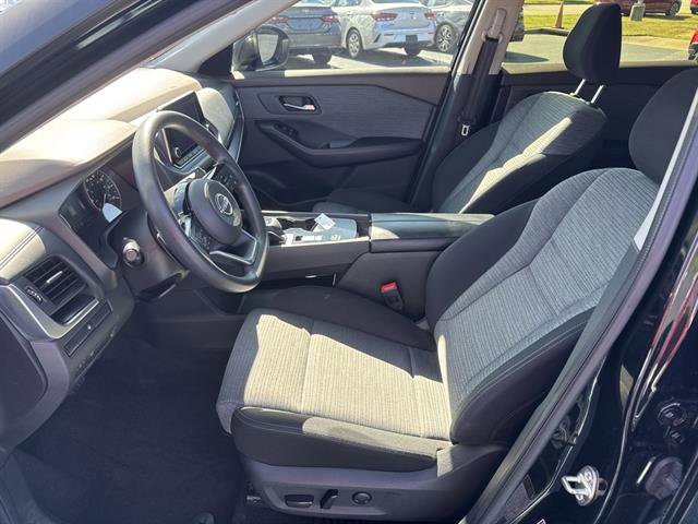 Used 2023 Nissan Rogue SV image 10