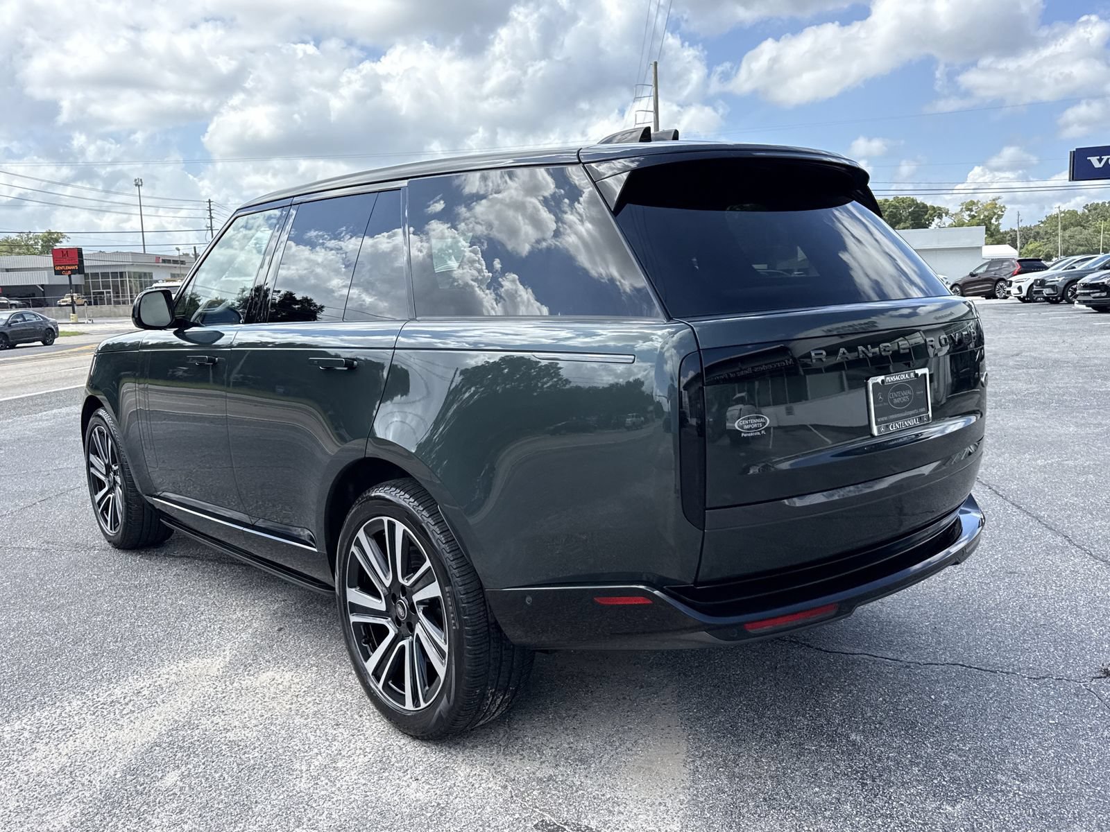 Used 2023 Land Rover Range Rover SE AWD/4WD image 3