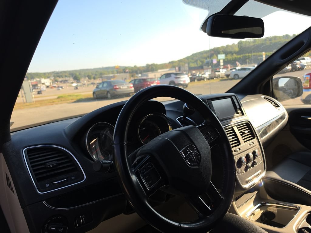 Used 2019 Dodge Grand Caravan SXT FWD image 9
