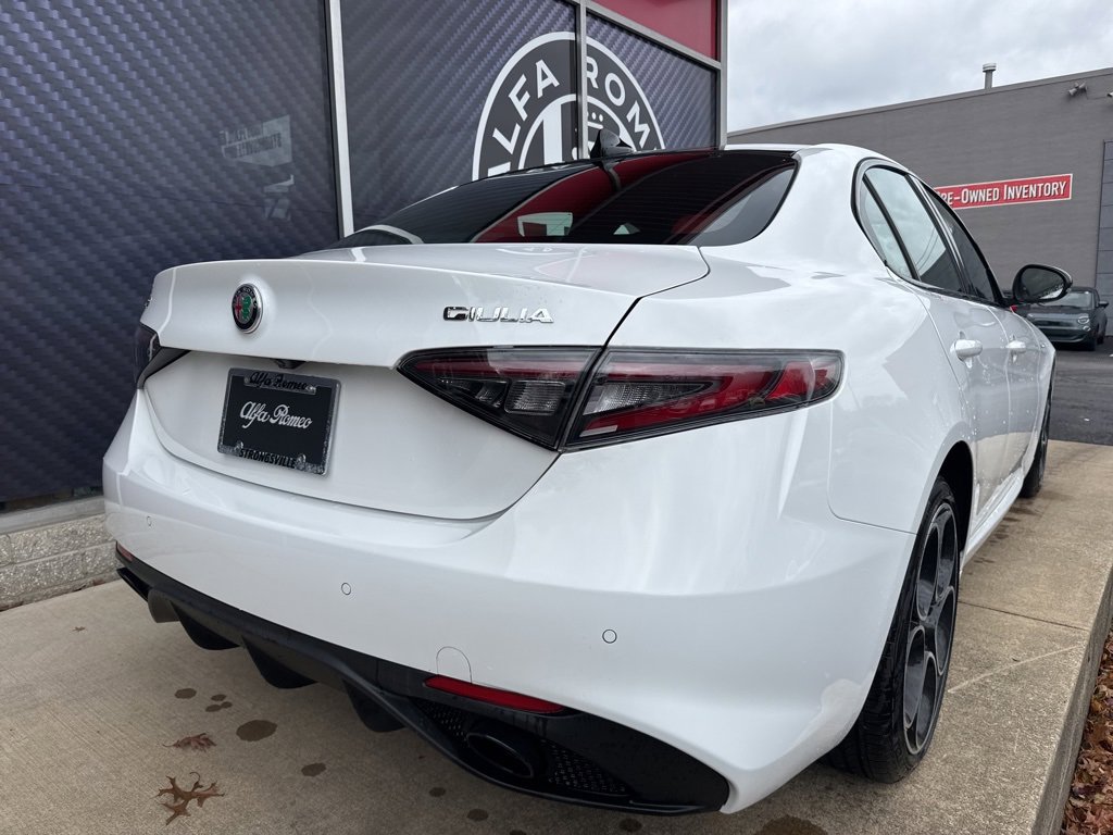 New 2025 Alfa Romeo Giulia AWD w/ Veloce Package AWD image 3