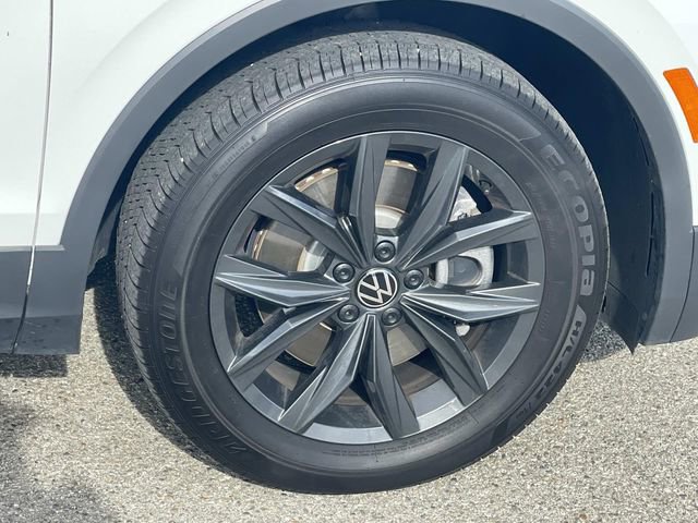 Used 2024 Volkswagen Tiguan SE w/ Panoramic Sunroof Package image 30