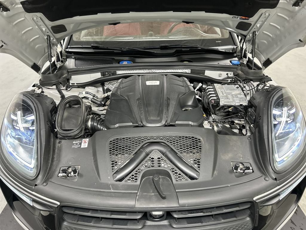 Certified 2025 Porsche Macan GTS AWD/4WD image 25
