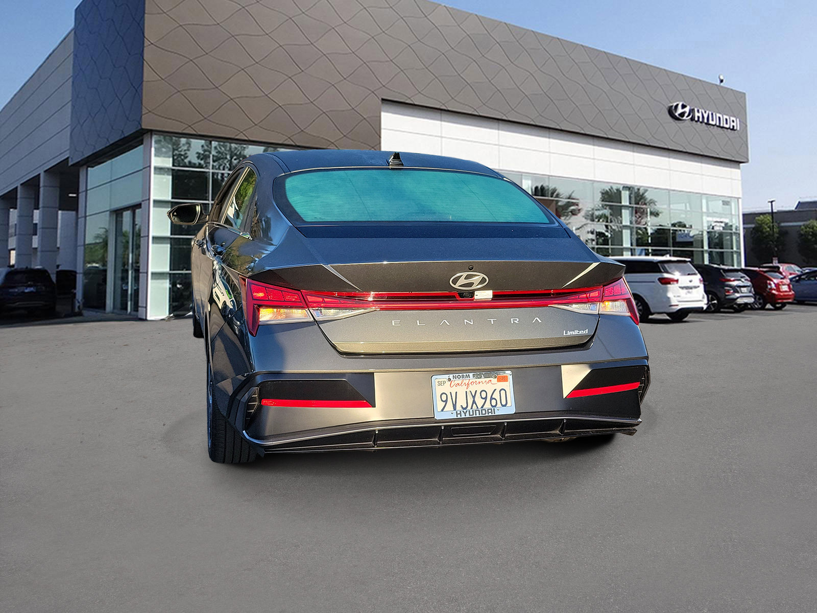 Certified 2025 Hyundai Elantra Limited FWD image 4