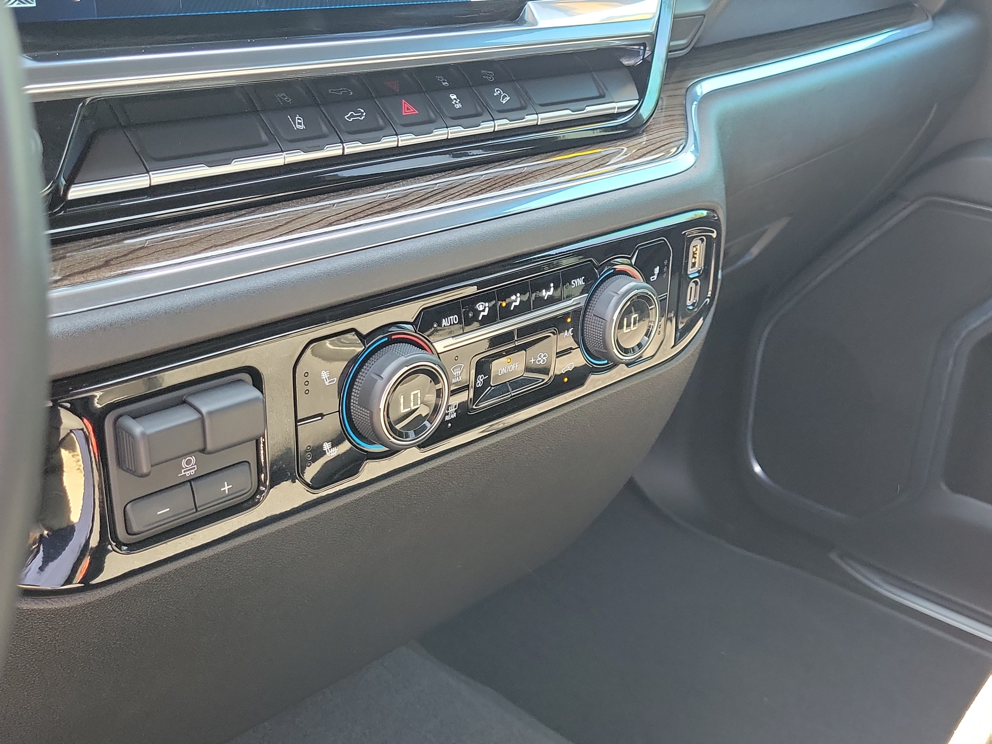 Used 2024 Chevrolet Silverado 2500 LT AWD/4WD image 25