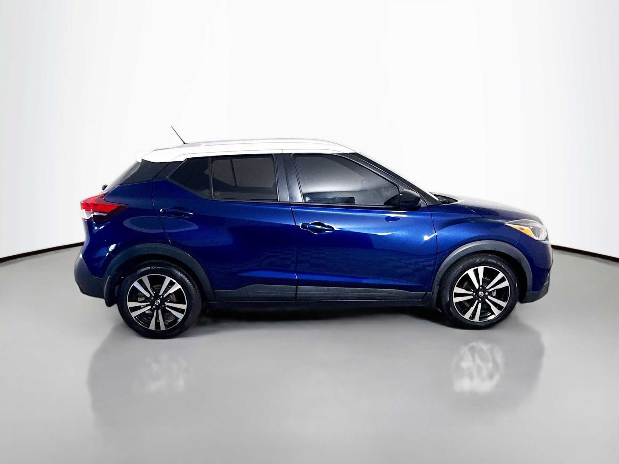 Used 2020 Nissan Kicks SV FWD image 11