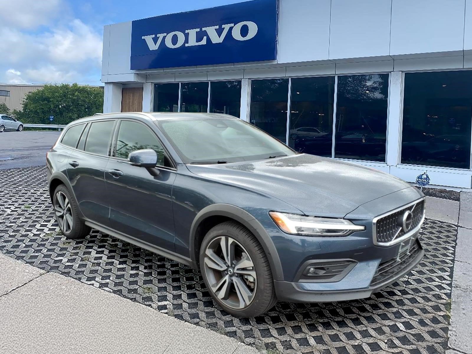 Certified 2026 Volvo V60 B5 Cross Country Plus