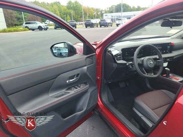 New 2027 Nissan Kicks SR w/ SR Premium Package AWD/4WD image 9