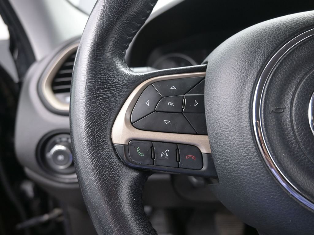 Used 2017 Jeep Renegade Latitude FWD image 30
