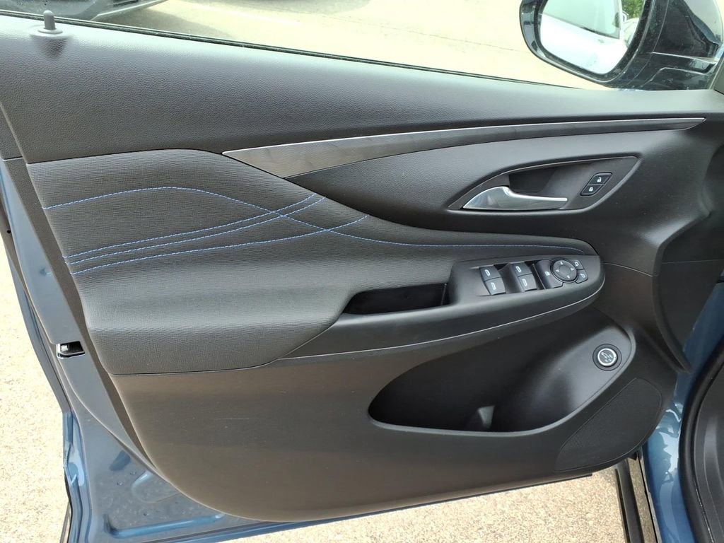 Used 2024 Buick Envista Sport Touring w/ Convenience I Package FWD image 11