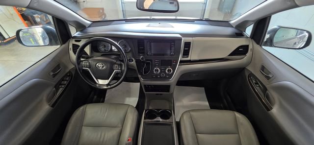 Used 2018 Toyota Sienna XLE Premium image 34