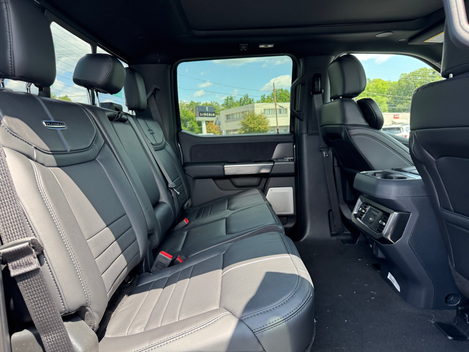 New 2026 Ford F250 Platinum w/ FX4 Off-Road Package AWD/4WD image 28