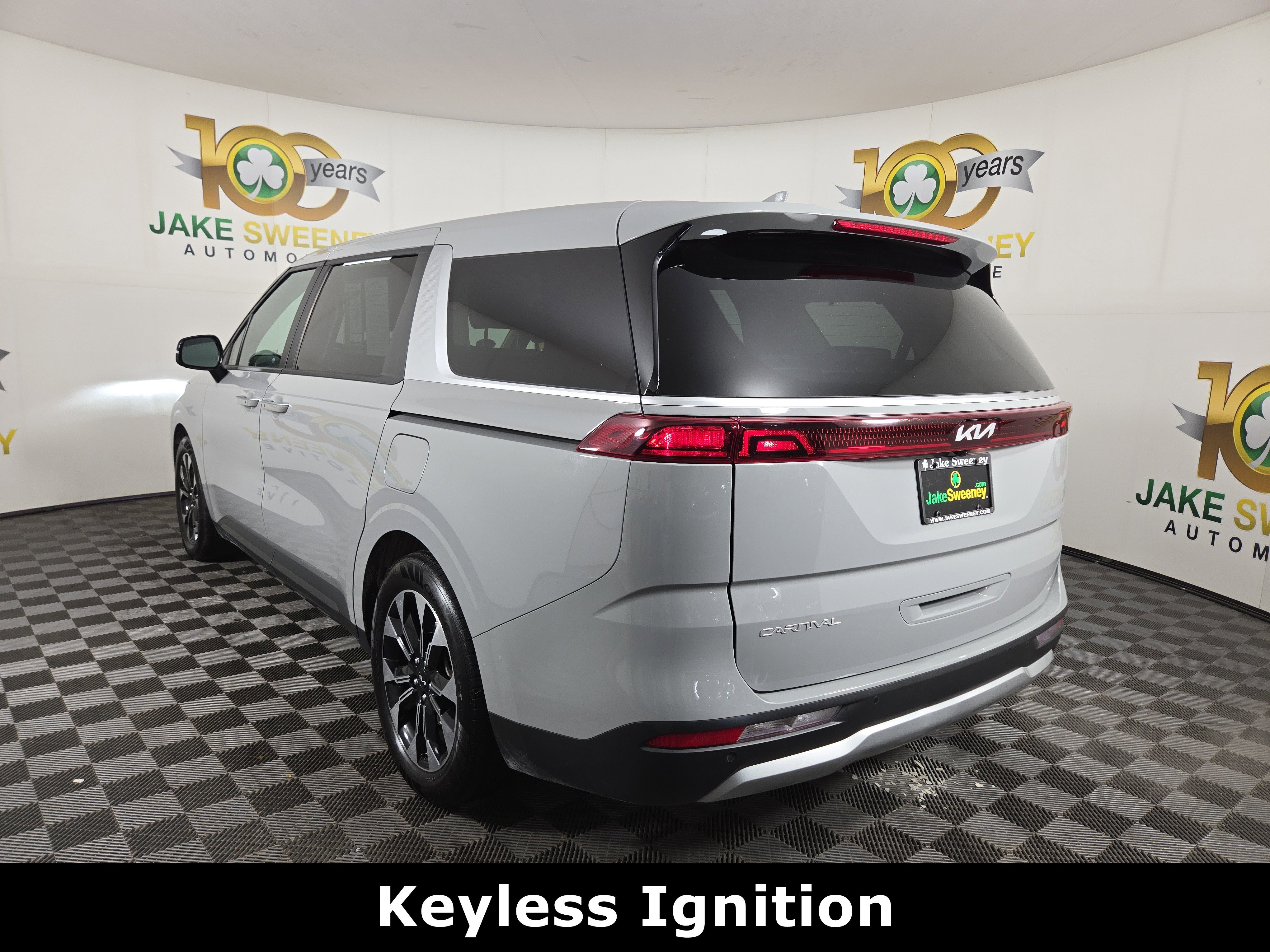 Used 2024 Kia Carnival EX image 7