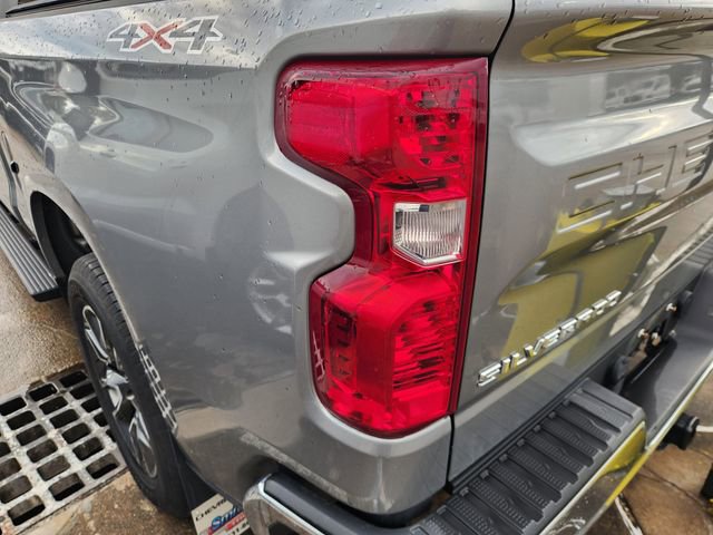Used 2023 Chevrolet Silverado 1500 LT AWD/4WD image 7