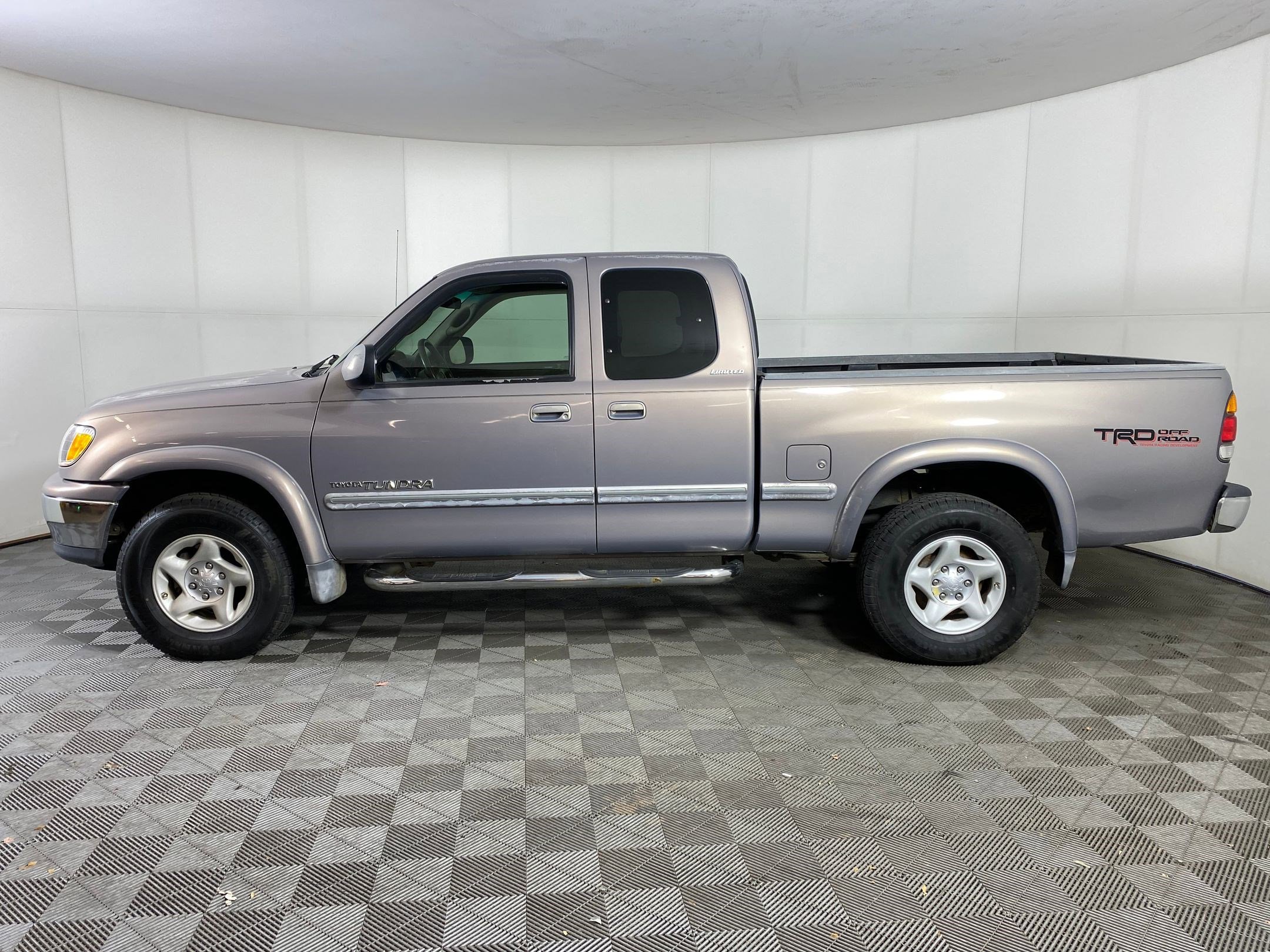 Used 2002 Toyota Tundra Limited image 2