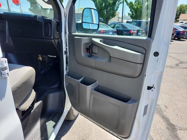 Used 2015 Chevrolet Express 3500 Extended image 16