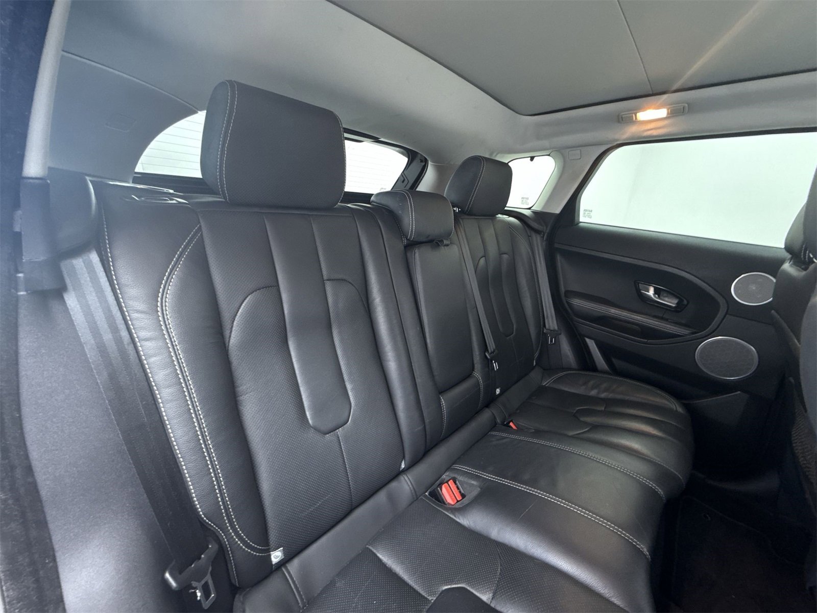 Used 2015 Land Rover Range Rover Evoque Dynamic image 28