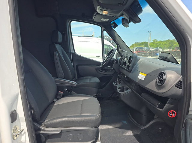 Used 2025 Mercedes-Benz Sprinter 2500 image 6