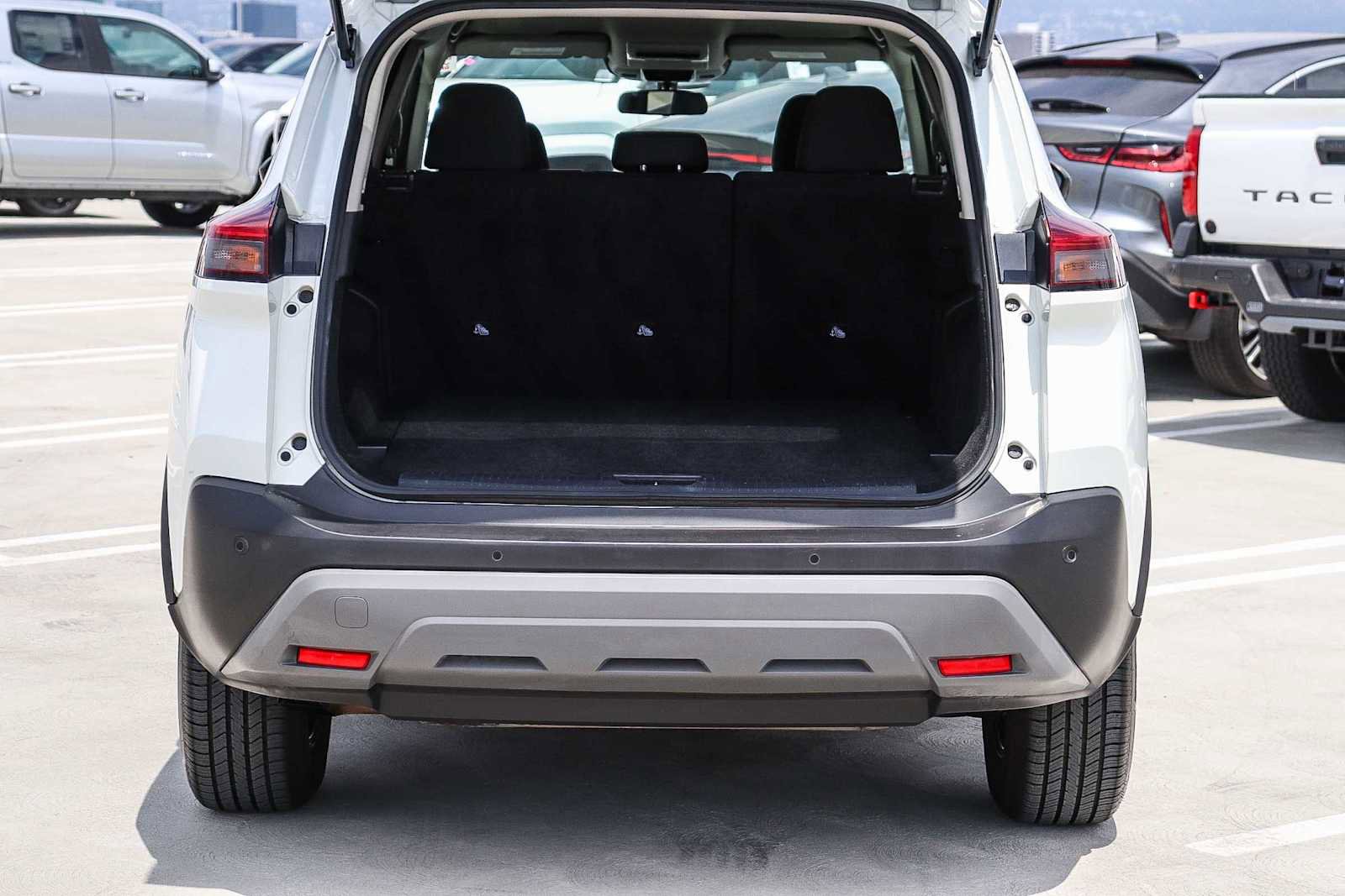 Used 2023 Nissan Rogue S AWD/4WD image 28