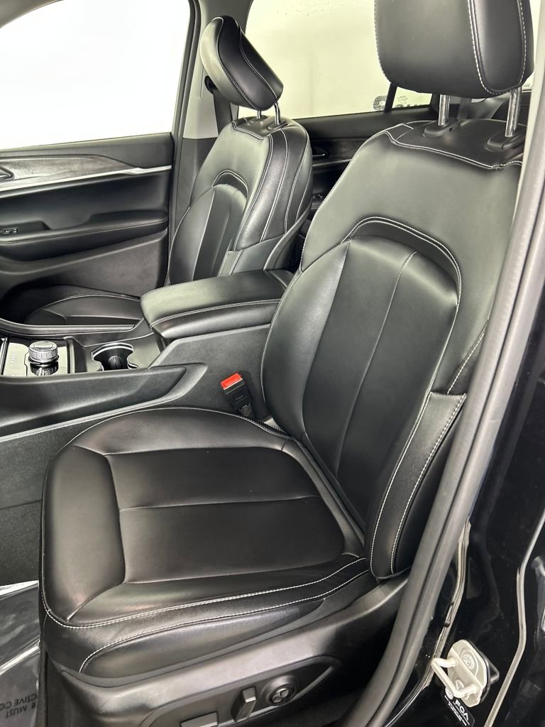 Used 2024 Jeep Grand Cherokee Limited image 12