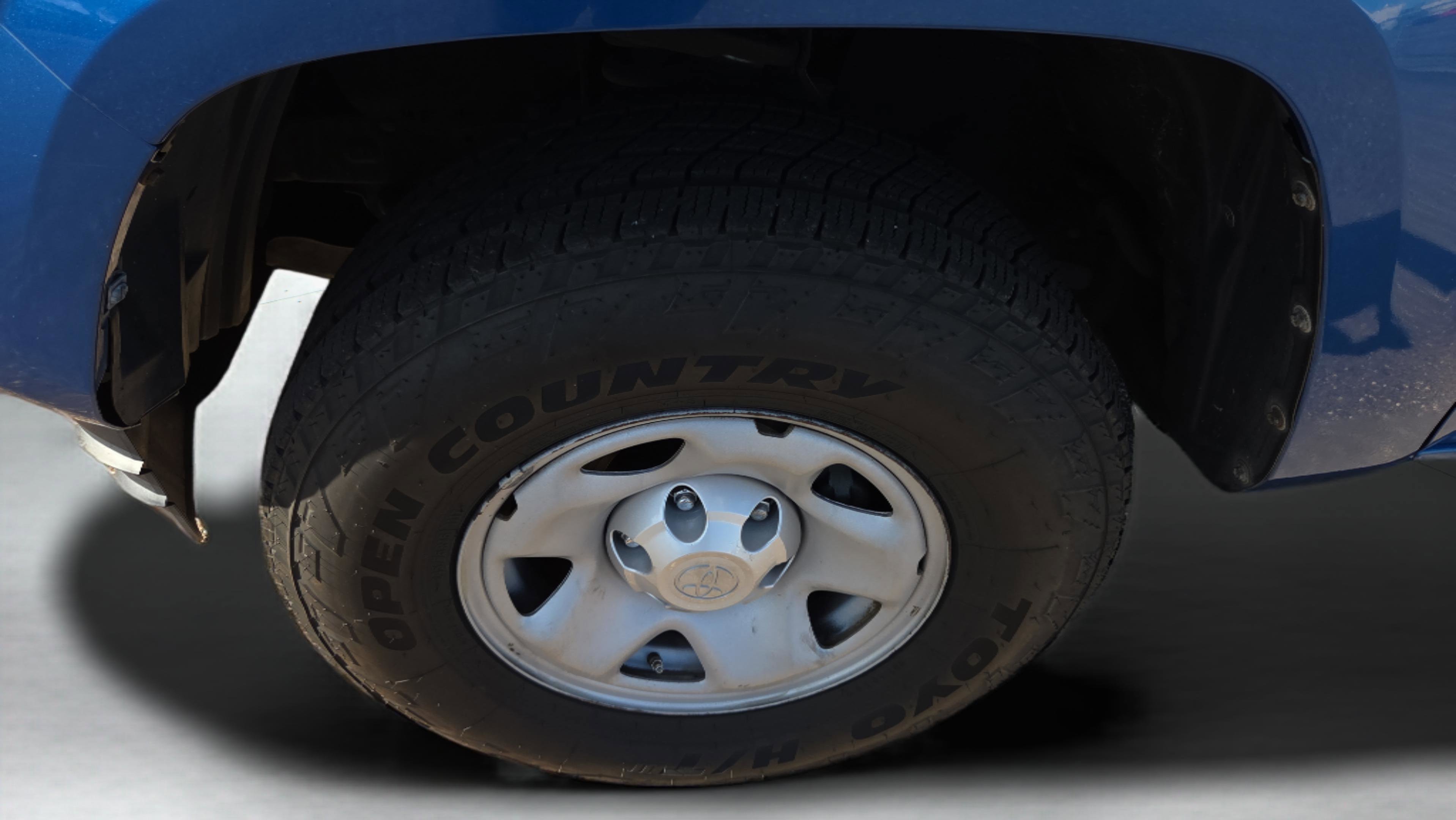 Used 2016 Toyota Tacoma SR5 w/ Towing Package image 9