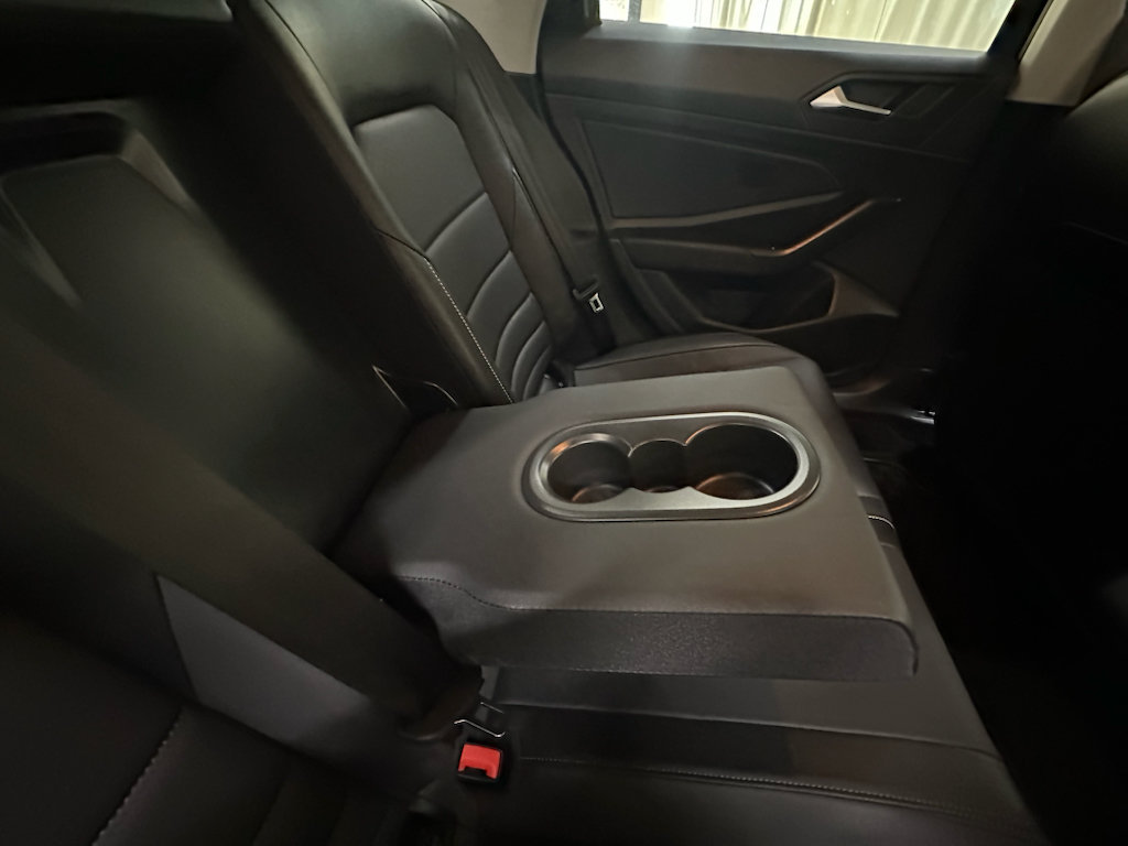Used 2024 Volkswagen Jetta SE FWD image 19