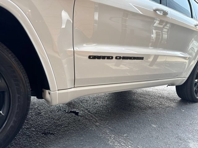 Used 2021 Jeep Grand Cherokee Laredo X AWD/4WD image 6