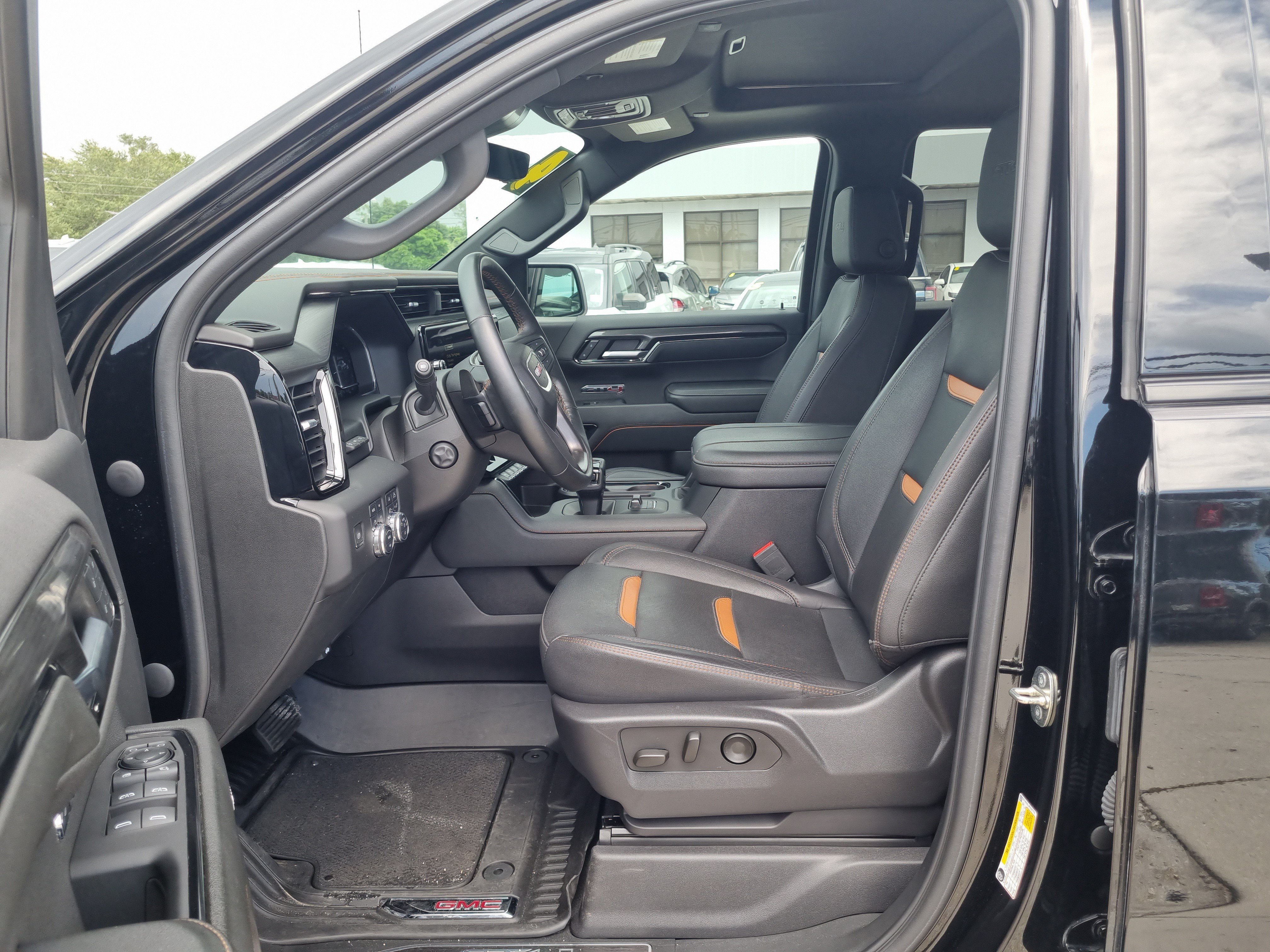 Used 2024 GMC Sierra 1500 AT4 w/ Technology Package AWD/4WD image 18