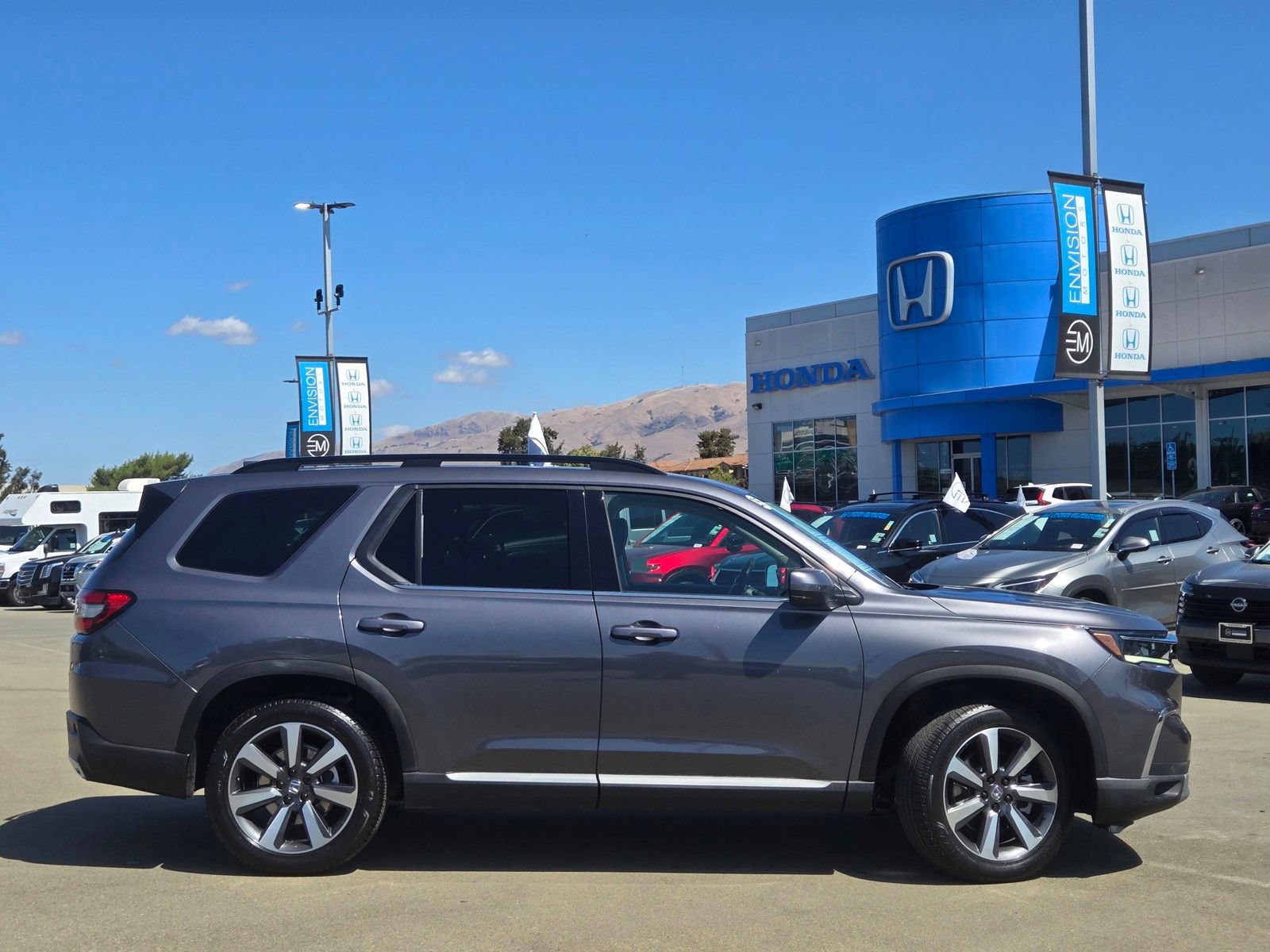 Certified 2025 Honda Pilot Touring image 8