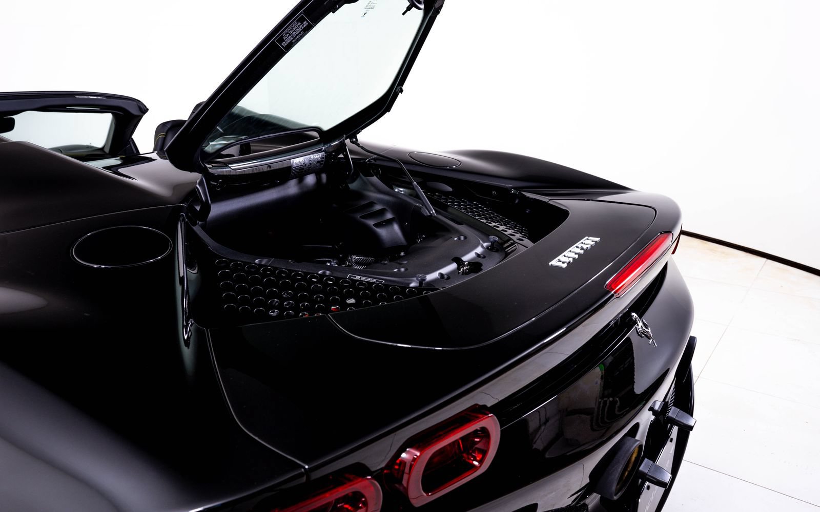 Used 2022 Ferrari SF90 Spider AWD/4WD image 15