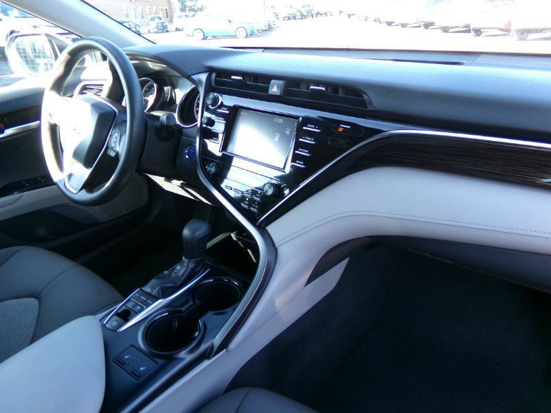 Used 2018 Toyota Camry LE FWD image 28