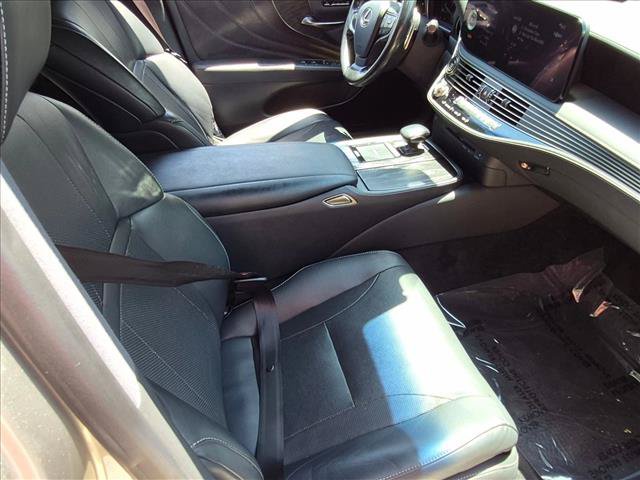 Used 2022 Lexus LS 500 w/ Accessory Package (Z2) RWD image 22