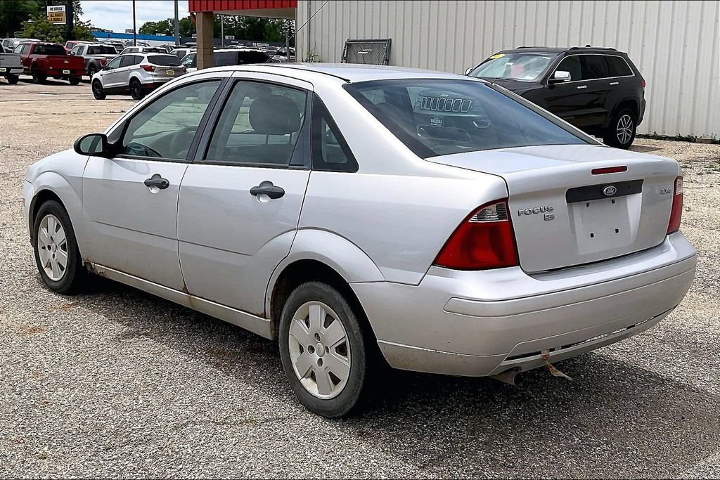 Used 2006 Ford Focus ZX4 Sedan FWD image 3